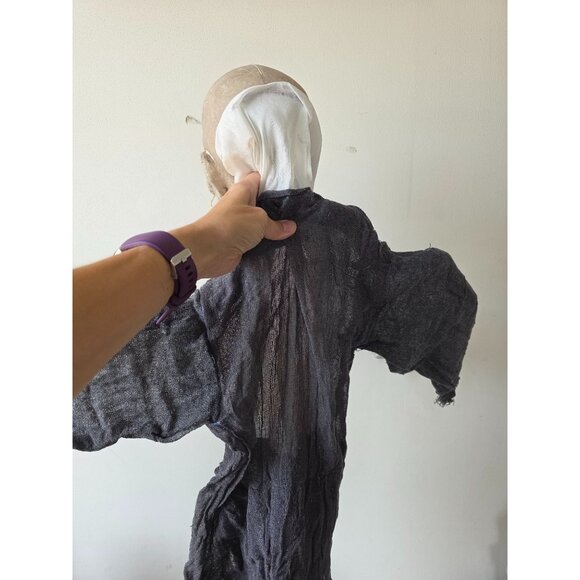 Hanging zombie Halloween prop life size scary skull - Picture 8 of 11